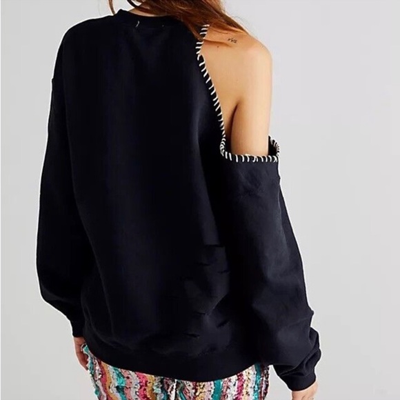 FREE PEOPLE// Tricia Fix Cut Off Sweatshirt 🖤 - Picture 4 of 6